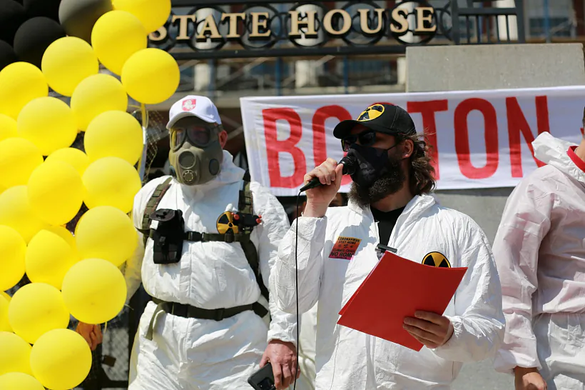 Chernobyl Rally - Vladimir Veevnik near the State House 4-24-2021.jpg Chernobyl Rally - Vladimir Veevnik near the State House 4-24-2021.jpg