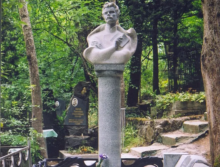 14 Ялта, помнік на сімвалічнай магіле Багдановіча