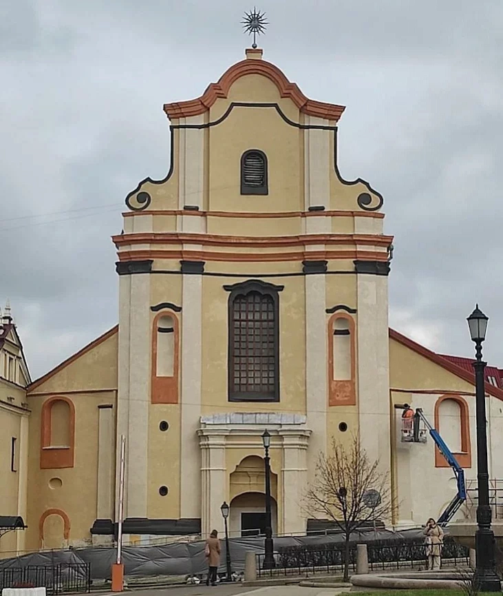 Haloŭny fasad kasciola Sviatoha Jazepa ŭ Minsku