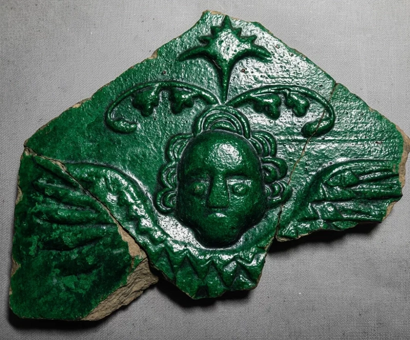 Frahmient palivanaj kafli-karonki z hałoŭkaj chieruvima z Navahrudka