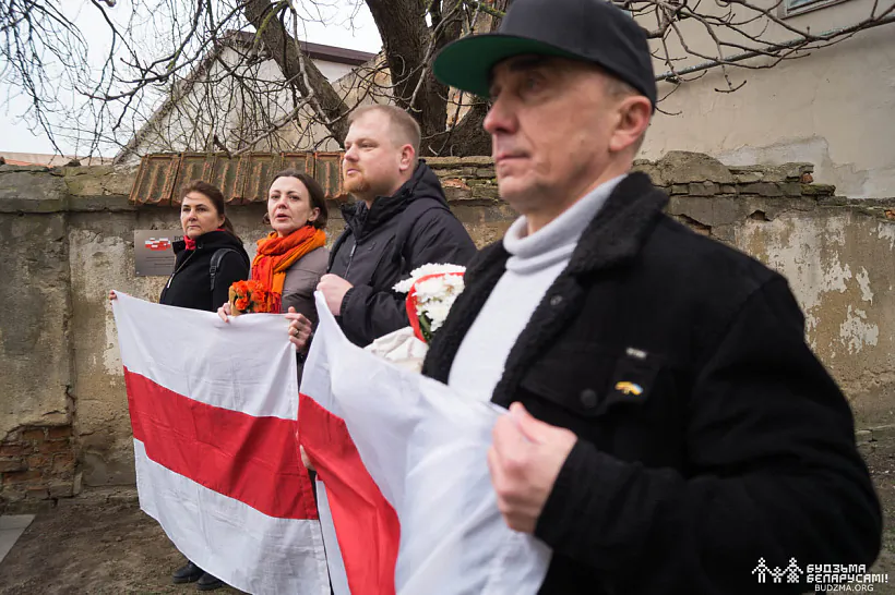 Pomnik Kastusiu Kalinoŭskamu i jahonym papliečnikam Pomnik Kastusiu Kalinoŭskamu i jahonym papliečnikam