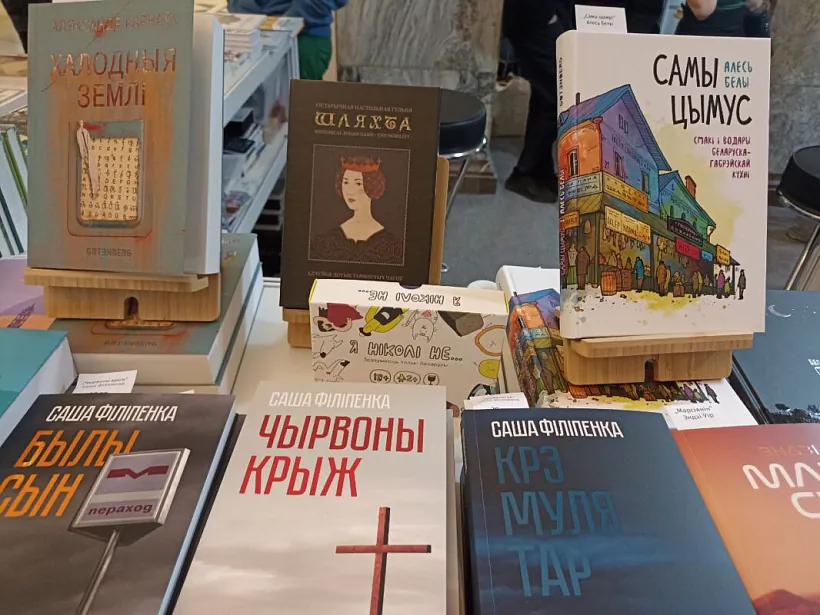 Knihi, nastoĺnyja huĺni vydaviectva Gutenberg Publisher