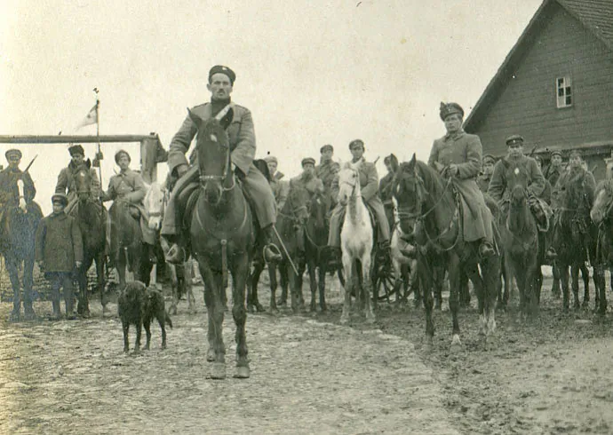 Балаховіч са сваімі хлопцамі падчас Грамадзянскай вайны (3).jpg Балаховіч са сваімі хлопцамі падчас Грамадзянскай вайны (3).jpg