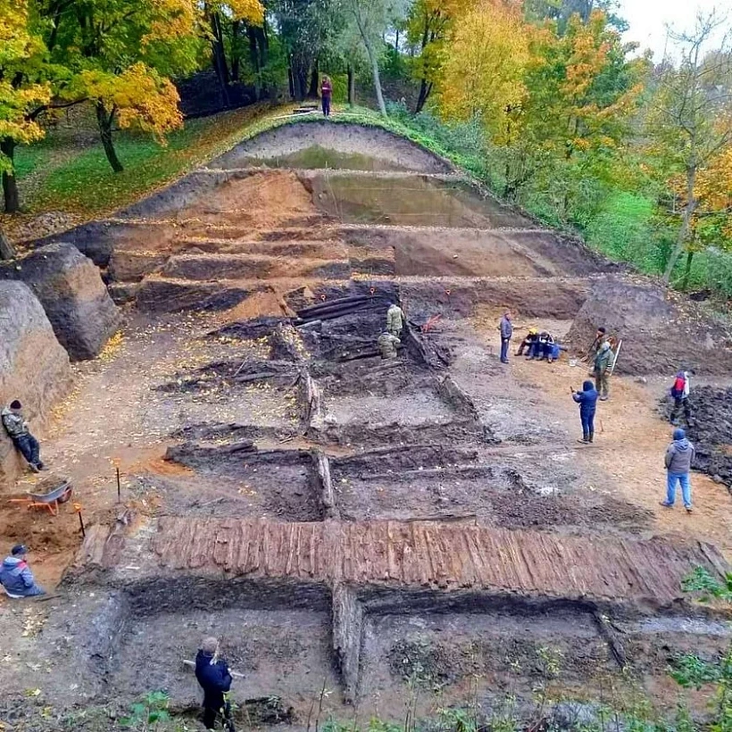 Raskopki na vale haradzišča na Miency Raskopki na vale haradzišča na Miency
