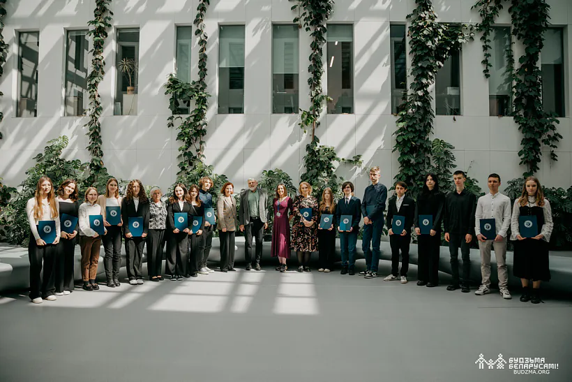 Udzieĺniki ŭračystaj cyrymonii ŭznaharodžannia XXX Alimpijady pa bielaruskaj movie ŭ Poĺščy ŭ Varšaŭskim univiersitecie Udzieĺniki ŭračystaj cyrymonii ŭznaharodžannia XXX Alimpijady pa bielaruskaj movie ŭ Poĺščy ŭ Varšaŭskim univiersitecie