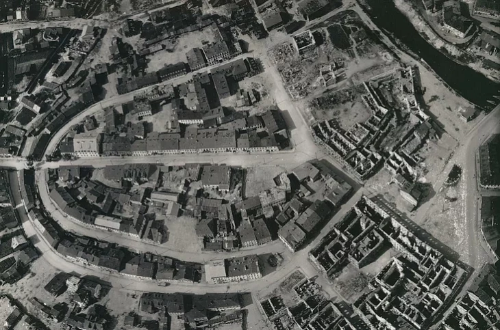 Adzin z najliepšych niamieckich aerafotazdymkaŭ Zamčyšča, zroblieny ŭ lipieni 1941 hoda