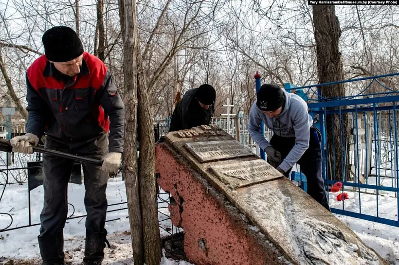 Demantaž pachavannia Zmitraka Biaduli va Uraĺsku