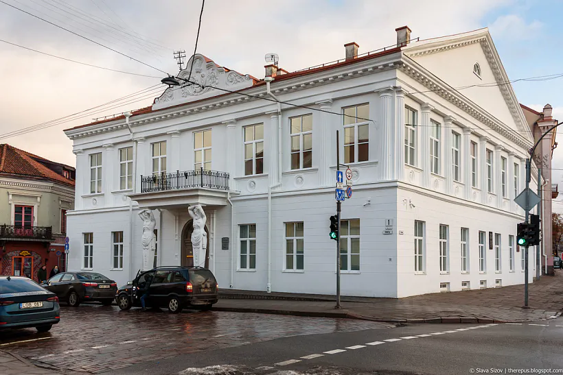 Byly budynak akruhovaha suda ŭ Viĺni, dzie pracavaŭ Francišak Bahuševič