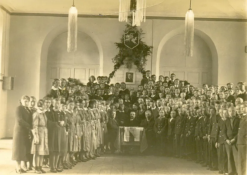Vučni i nastaŭniki Bielaruskaj himnazii ŭ Viĺni, 1937 h.