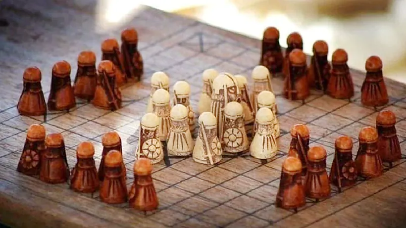 mal_24_hnefatafl.png