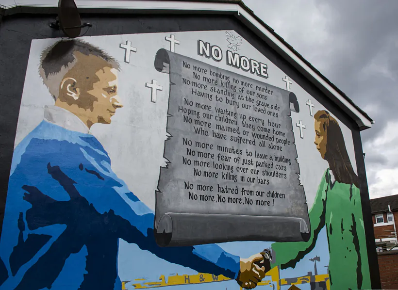 Адзін з нешматлікіх муралаў, прысвечаных замірэнню.jpg
