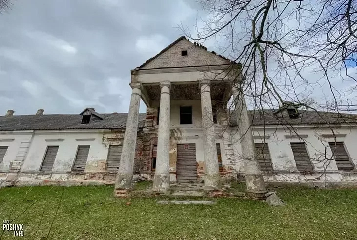 Čatyrochkalonny porcik siadziby Jalienskich u Tučy