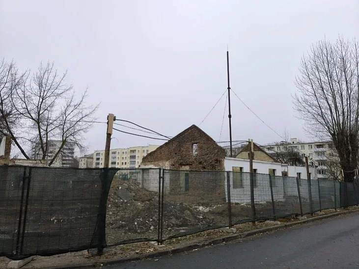 Budynak z boku vulicy Kaliektarnaj Budynak z boku vulicy Kaliektarnaj