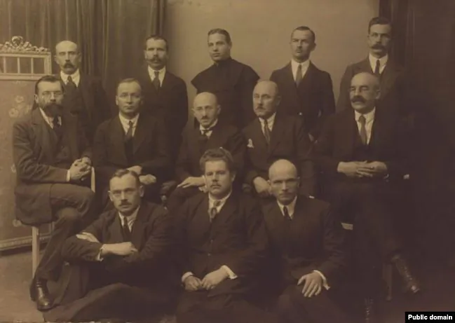 Aliaksandar Ulasaŭ i Bielaruski pasoĺski klub