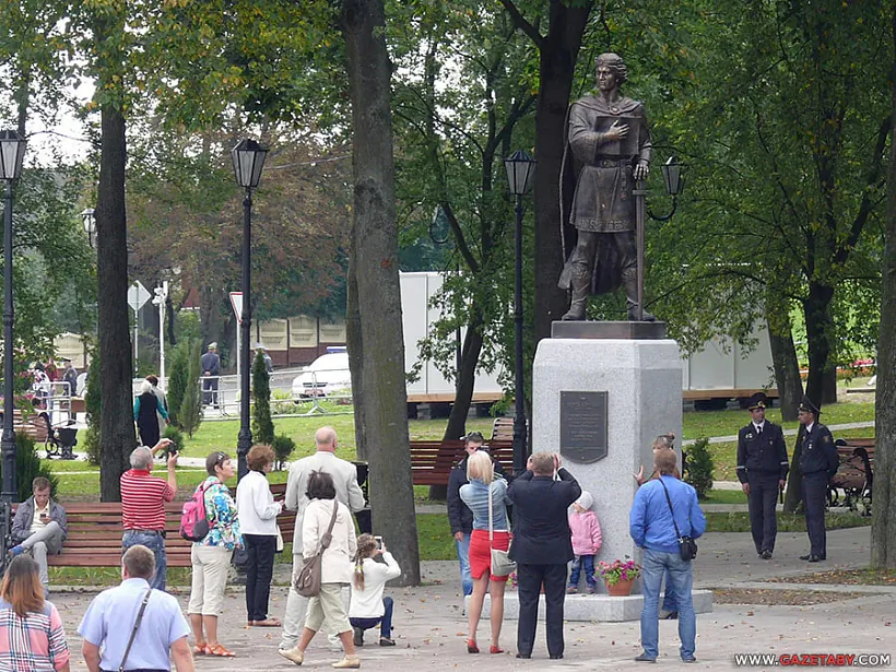 Pomnik Iziaslavu Pomnik Iziaslavu