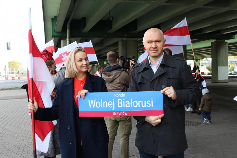 дзякуючы ЦБС у Варшаве з'явілася развязка Вольнай Беларусі.JPG