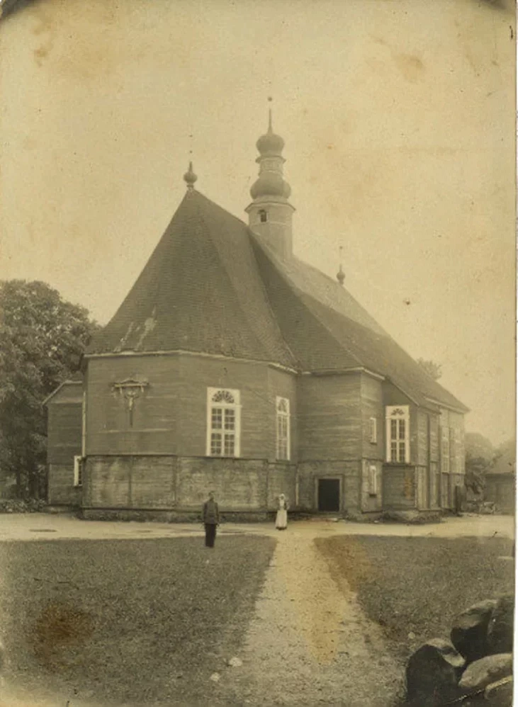 Kasciol u pabudavany ŭ 1725 hodzie pa fundacyi kniazia Kazimira Ahinskaha i starasty ŭžvienckaha Juryja Vojny, uladaĺnika Salantaŭskaha majontka Kasciol u pabudavany ŭ 1725 hodzie pa fundacyi kniazia Kazimira Ahinskaha i starasty ŭžvienckaha Juryja Vojny, uladaĺnika Salantaŭskaha majontka