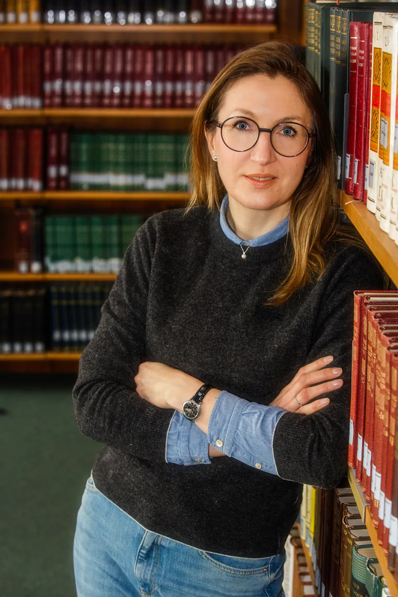 Чытальнай зале Бібліятэкі Інстытута гістарычных даследаванняў Усходне-Цэнтральнай Еўропы.jpg Фота Claudia Junghänel. Гэта ў Чытальнай зале Бібліятэкі Інстытута гістарычных даследаванняў Усходне-Цэнтральнай Еўропы.jpg