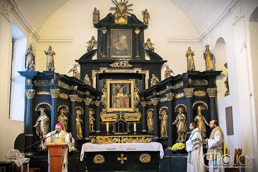 altar-u-kaplicy-svyatoj-barbary-budslau altar-u-kaplicy-svyatoj-barbary-budslau