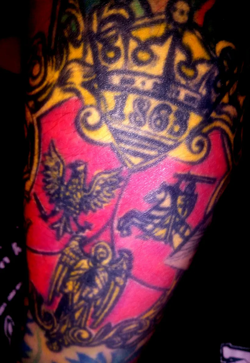 2. Татуяванні Паўла - Каліноўскі і герб Паўстання (2).jpg