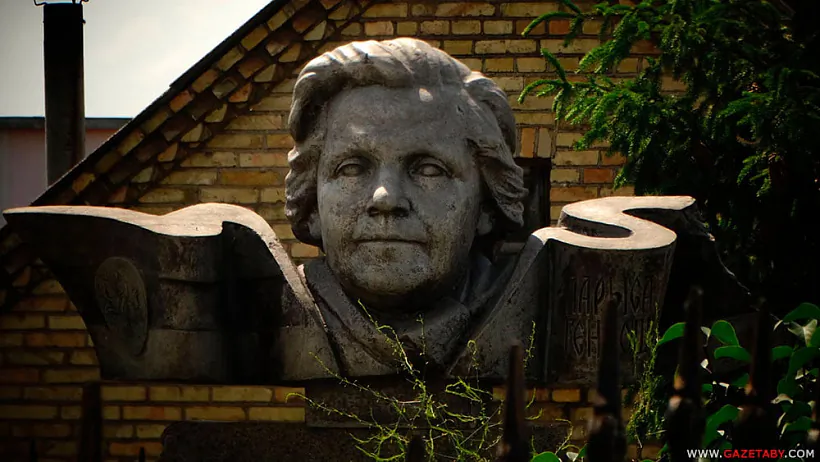 Pomnik Larysie Hienijuš u Zieĺvie