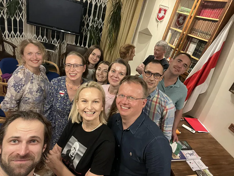 Аліна Коўшык падчас сустрэчы ў Бібліятэцы імя Францыска Скарыны ў Лондане Аліна Коўшык падчас сустрэчы ў Бібліятэцы імя Францыска Скарыны ў Лондане