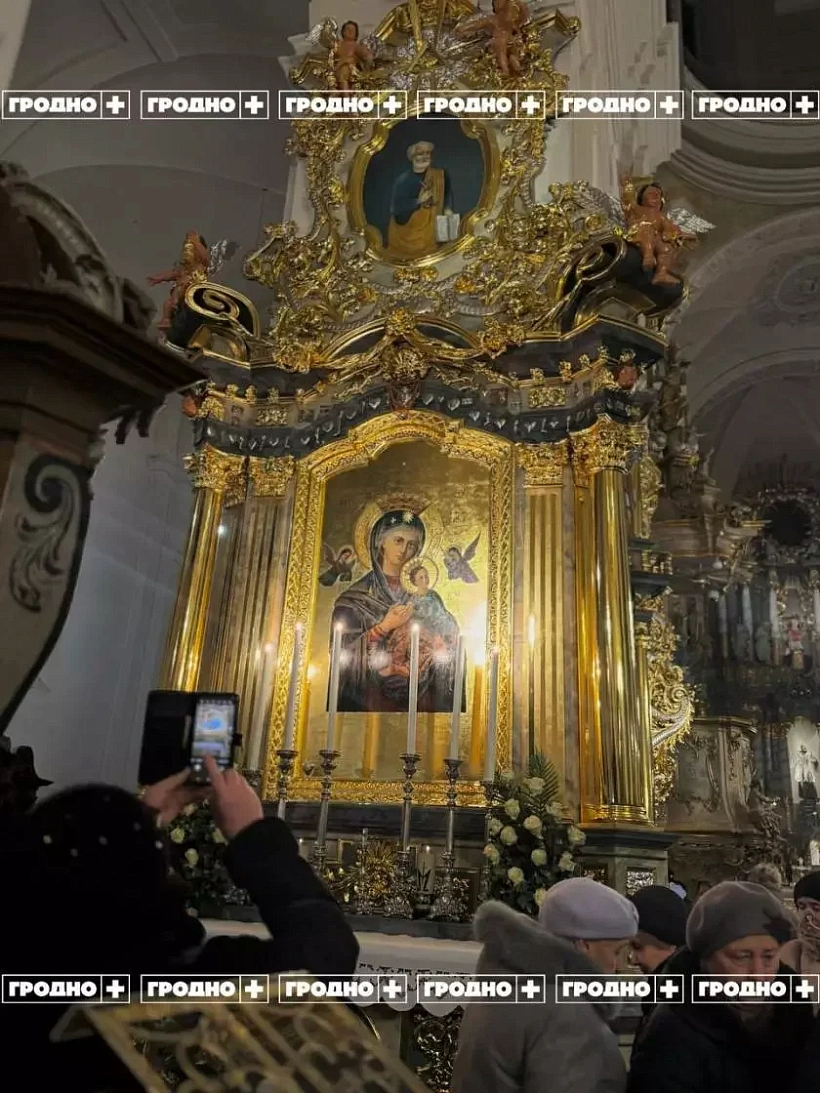 Adnoŭleny bakavy ałtar Maci Božaj Niastomnaj Dapamohi