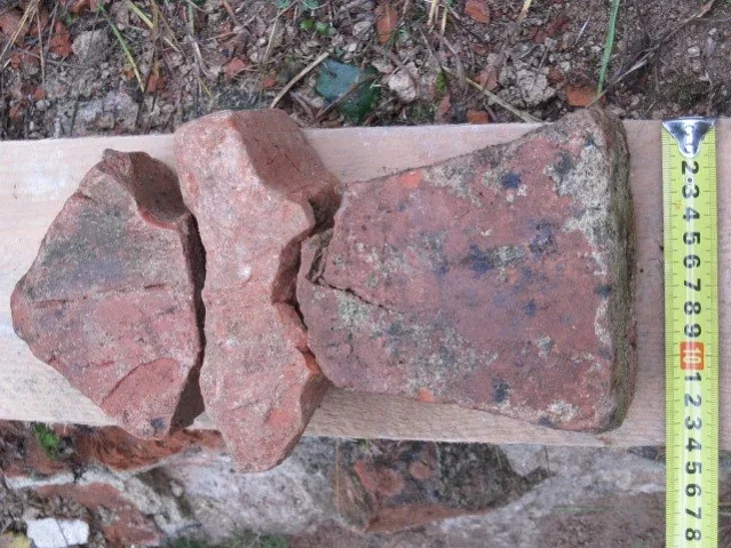 Nierviurnaja cehla z danžona Kreŭskaha zamka