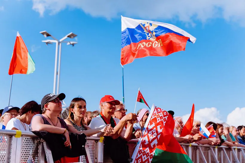 Hliedačy kancertu na Dzień Rasiei ŭ Miensku, 2022 h. Hliedačy kancertu na Dzień Rasiei ŭ Miensku, 2022 h.