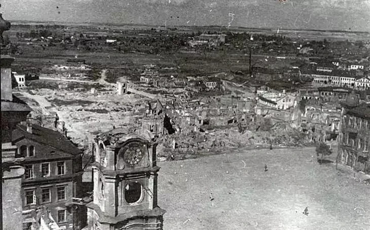 Razburanaje Zamčyšča z archikafiedraĺnaha kasciola