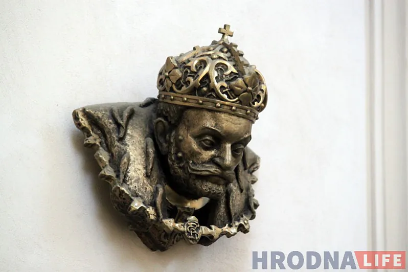 Biust Stefana Batoryja ŭ Farnym kasciolie ŭ Hrodnie Biust Stefana Batoryja ŭ Farnym kasciolie ŭ Hrodnie