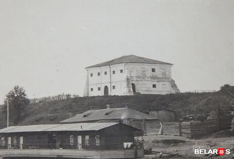 3 ragachou-palac-karalevy-bony-da-drugoj-susvetnaj-vajny.jpg Палац Боны Сфорцы