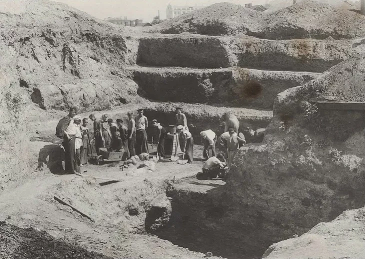 Udzieĺniki pieršych raskopak Minskaha zamčyšča