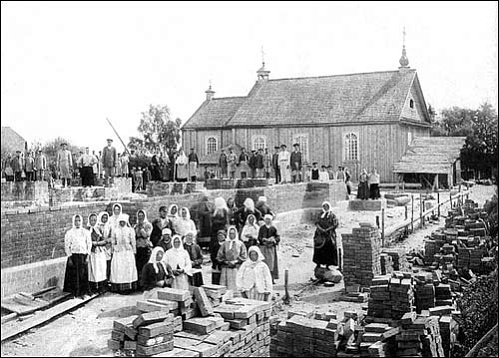4) Будаўніцтва касцёла ў Старых Васілішках.jpg