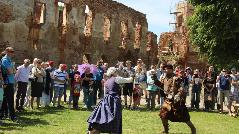 Fiestyvaĺ «Haĺšanski zamak»