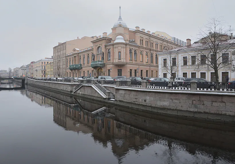 будынак тэатра крывое люстэрка.jpg