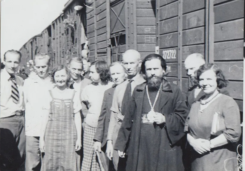 Hrupa bielaruskich dziejačaŭ pierad vyjezdam na Zachad. Minsk, lipień 1944 h. Hrupa bielaruskich dziejačaŭ pierad vyjezdam na Zachad. Minsk, lipień 1944 h.