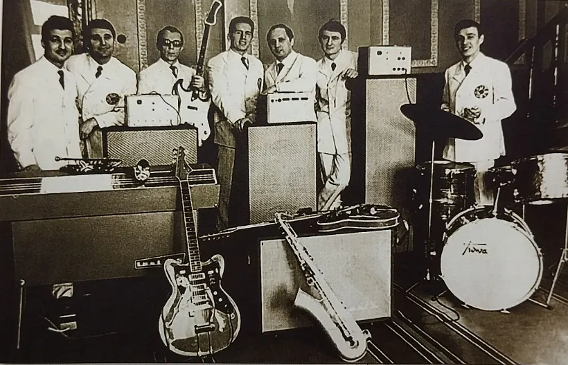 Ансамбль «Арбіта-67»: піяніст і мастацкі кіраўнік Ізмаіл Капланаў — крайні злева; другі справа Уладзіслаў Місевіч; трэці справа Уладзімір Мулявін — будучыя стваральнікі «Песняроў».