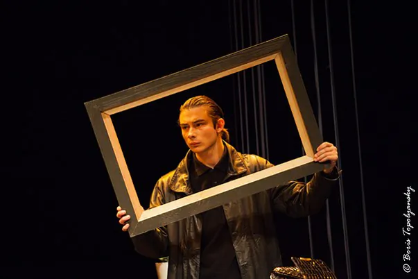 Адзін з першых спектакляў Аляксея Сапрыкіна у тэатры Адзін з першых спектакляў Аляксея Сапрыкіна у тэатры