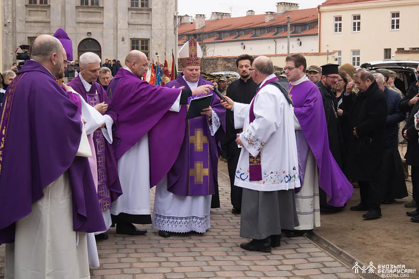 Pomnik Kastusiu Kalinoŭskamu i jahonym papliečnikam Pomnik Kastusiu Kalinoŭskamu i jahonym papliečnikam