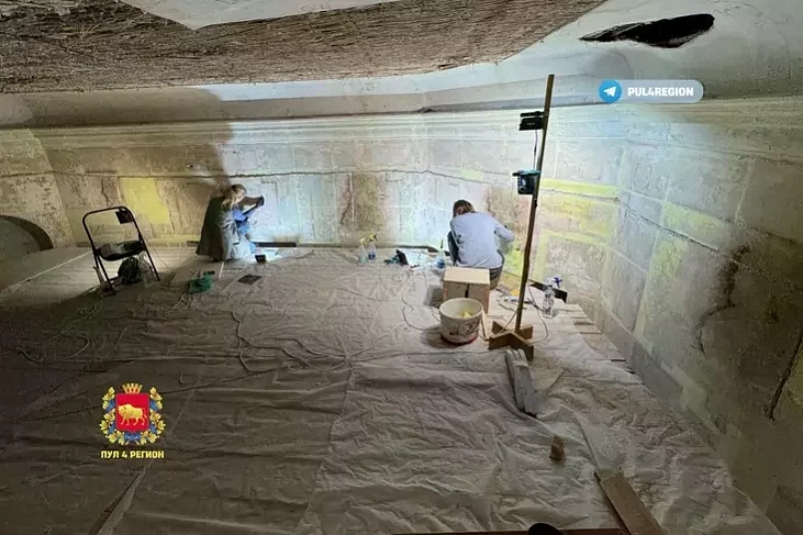 Praces restaŭracyi halierei partretaŭ  Praces restaŭracyi halierei partretaŭ