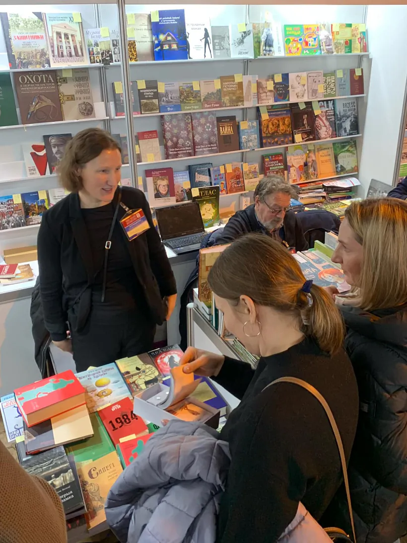 03Irena_NemanВалянціна_Андрэева_Гутэнберг_на_кніжным_кірмашы_фота_Irena_Neman (2).jpg