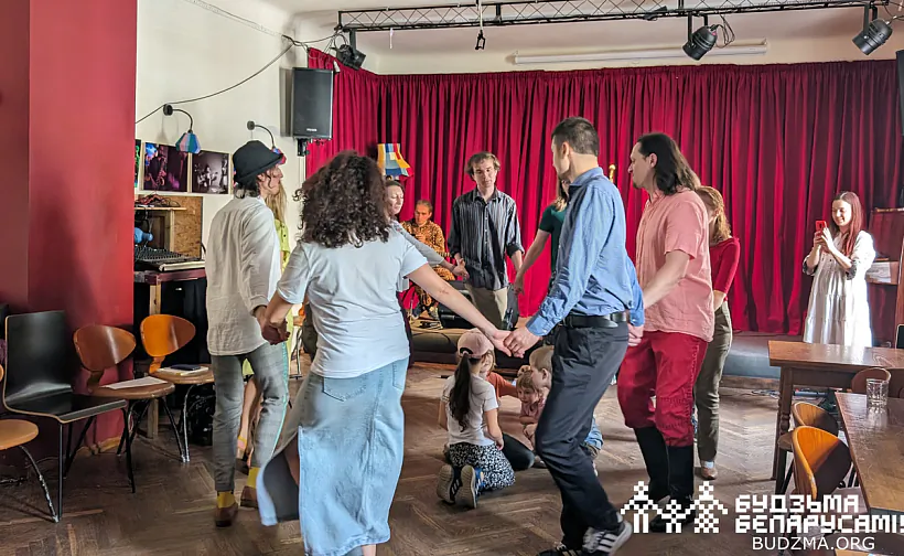 Карагод падчас прэзентацыі 