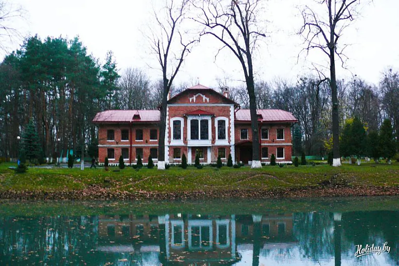 Палац Паскевіча (holiday.by).jpg Палац Паскевіча (holiday.by).jpg