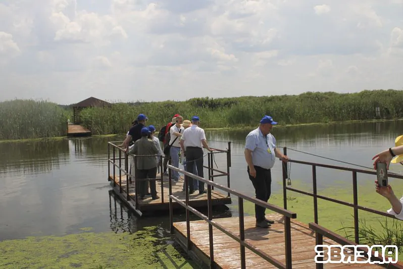 Turysty ŭ ahraharadku Sporava