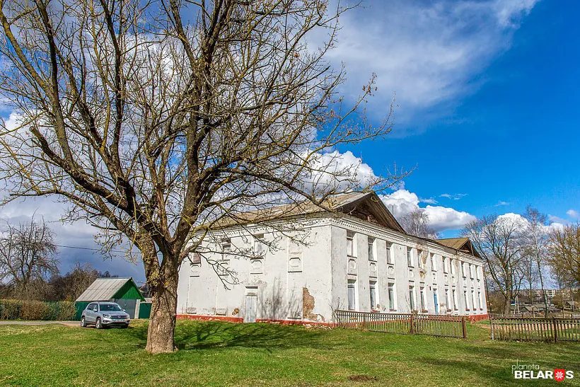 5-1 Karma-siadzaba-doryja-dzernaloviczau.jpg сядзіба Дзерналовічаў у Карме 2