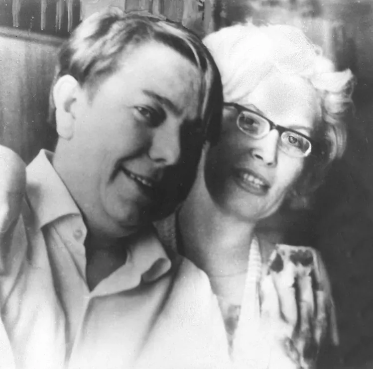 Уладзімір Караткевіч з жонкай Валянцінай Уладзімір Караткевіч з жонкай Валянцінай