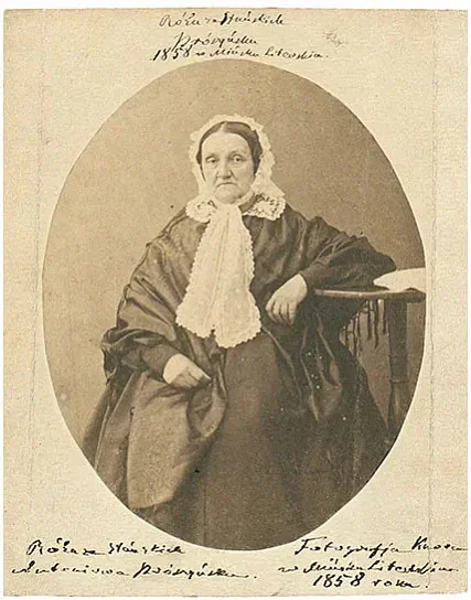 Партрэт маці мінскага фатографа Антона Прушынскага, зроблены ў 1858 годзе, з’яўляецца першай вядомай беларускай фатаграфіяй. 