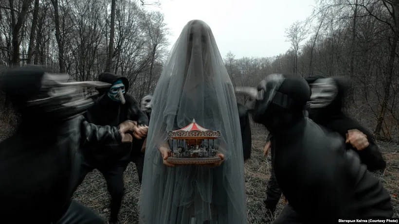 Анонс спэктакля Беларускага Свабоднага тэатра «Дзікае паляваньне караля Стаха» ў лёнданскім тэатры Барбікан Анонс спэктакля Беларускага Свабоднага тэатра «Дзікае паляваньне караля Стаха» ў лёнданскім тэатры Барбікан