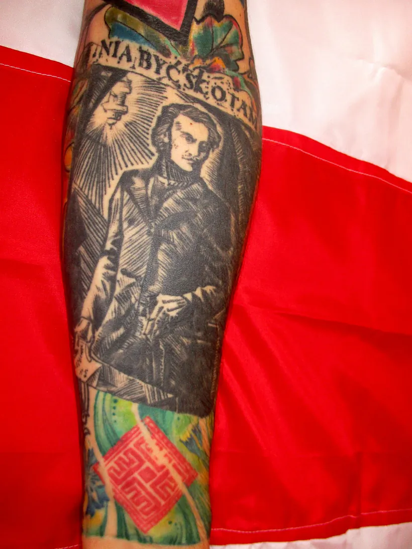 2. Татуяванні Паўла - Каліноўскі і герб Паўстання (1).jpg